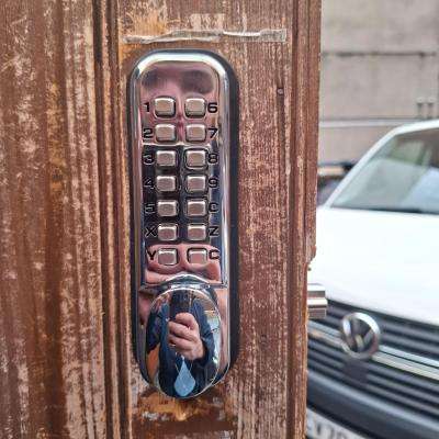 Yale gate lock Yale gate lock